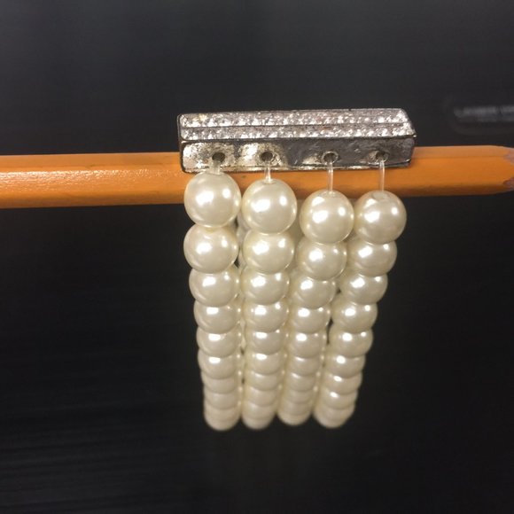 Costume Jewelry Peral Bracelet - Picture 5 of 9